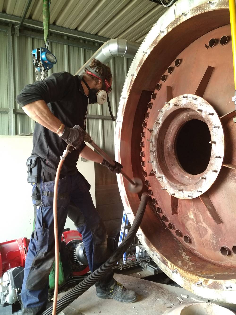 Ramonage d'une chaudière industrielle par Actuel Ramonage